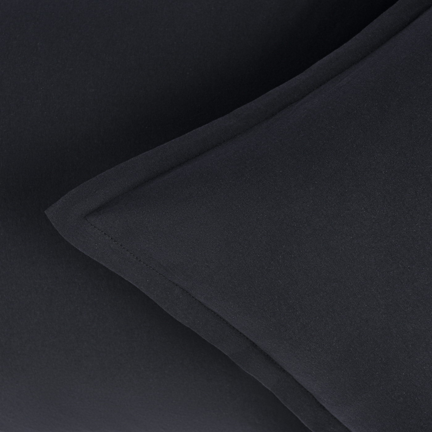 Роланд (черный) 195х215 Трикотажное одеяло 