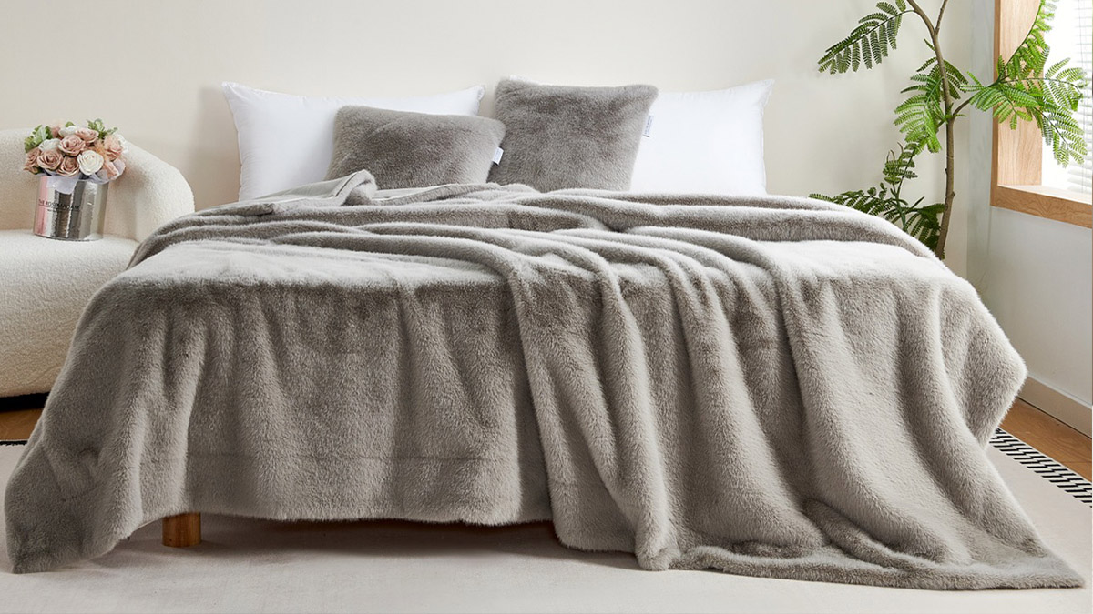 Новинка! Пледы и декоративные подушки «Филиция»