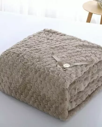 Из какого материала лучше купить плед?